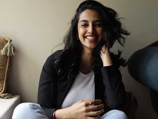 Mesmerising Clicks Of Meenakshi Chaudhary